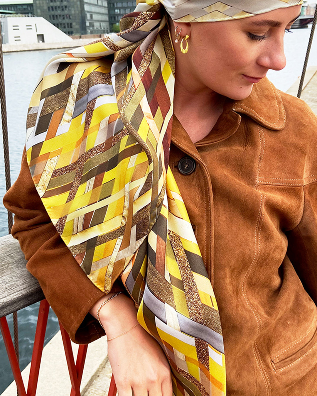 Silketørklæde gyldent Aflangt - 100% ægte SILKE TWILL - HAZEL Cph - 160 x 65 cm - Harlequin Golden No. 12