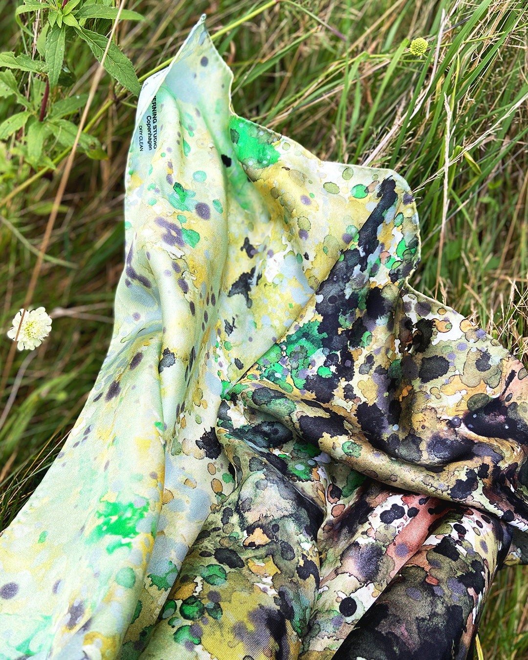 Silketørklæde - Grønt og gyldent - aflangt 150 x 65 cm - Golden Stains No. 8