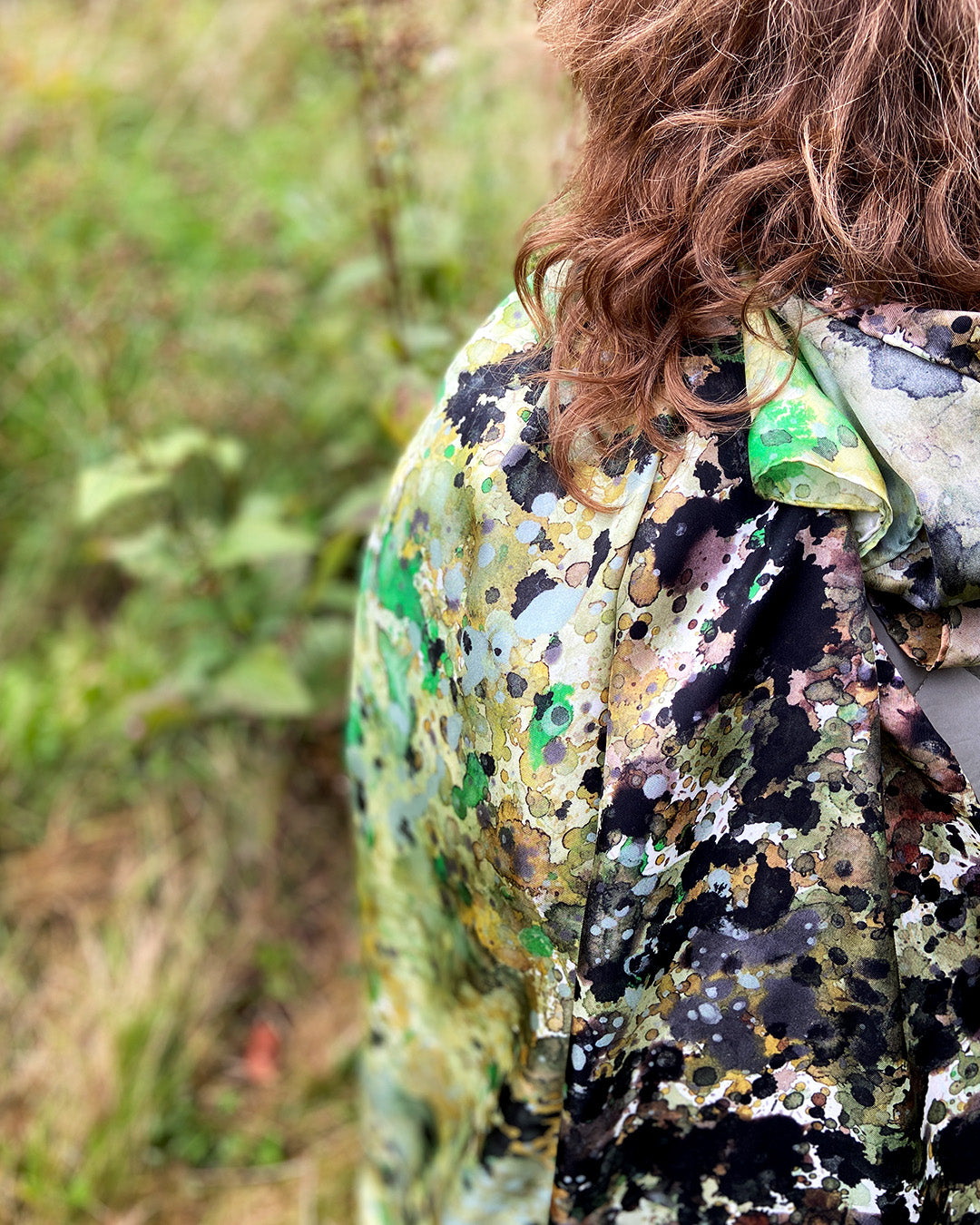 Silketørklæde - Grønt og gyldent - aflangt 150 x 65 cm - Golden Stains No. 8