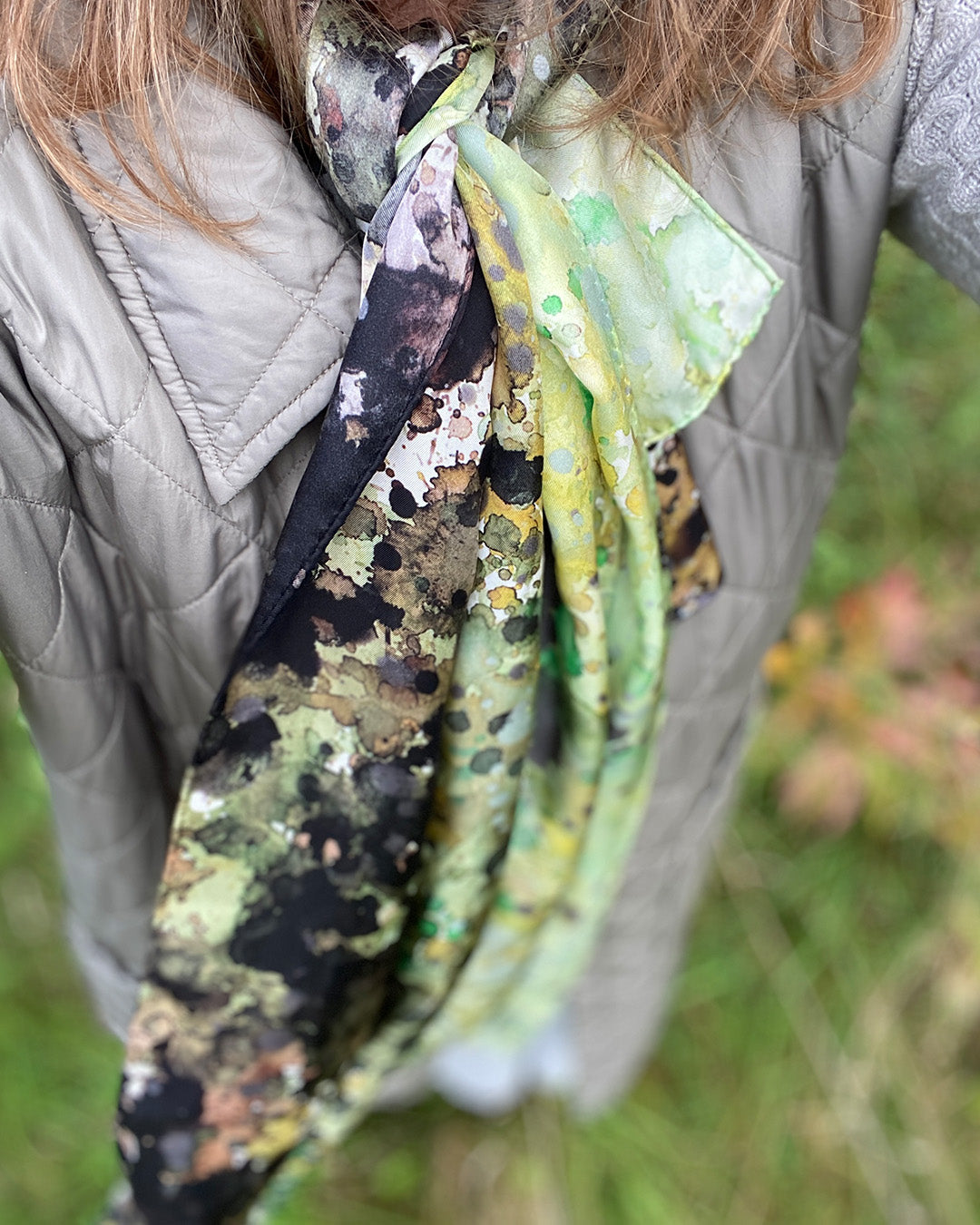 Silketørklæde - Grønt og gyldent - aflangt 150 x 65 cm - Golden Stains No. 8