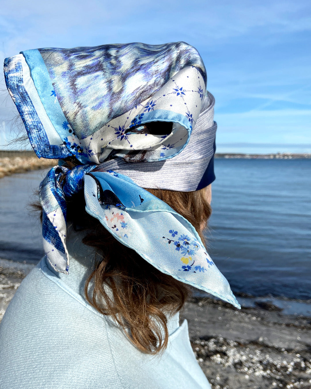 Silketørklæde Blåt kvadratisk - 100% ægte SILKE TWILL - 65 x 65 cm - Beautiful in Blue No. 15