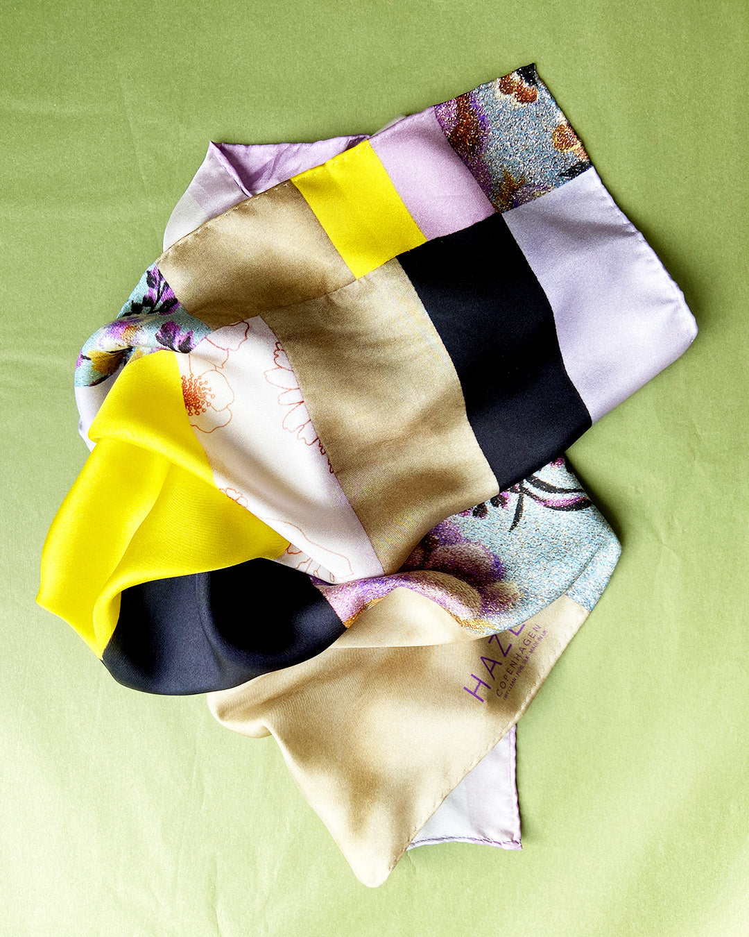 Silketørklæde - kvadratisk - 100% ægte SILKE TWILL - 65 x 65 cm - Kardinal des Parfums No. 14