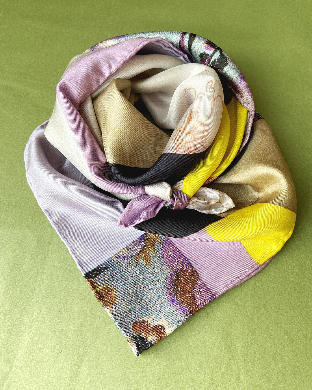 Silketørklæde - kvadratisk - 100% ægte SILKE TWILL - 65 x 65 cm - Kardinal des Parfums No. 14