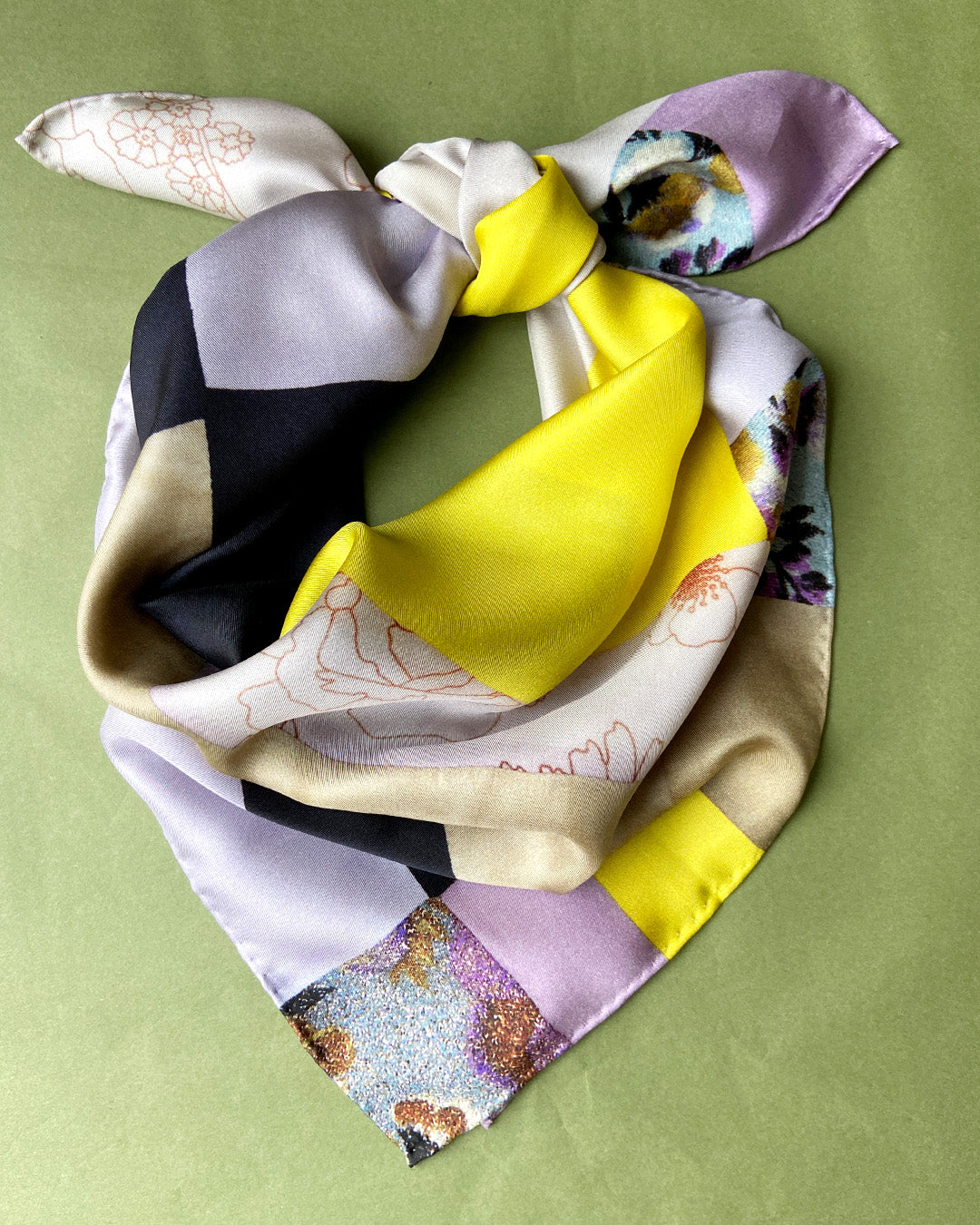 Silketørklæde - kvadratisk - 100% ægte SILKE TWILL - 65 x 65 cm - Kardinal des Parfums No. 14