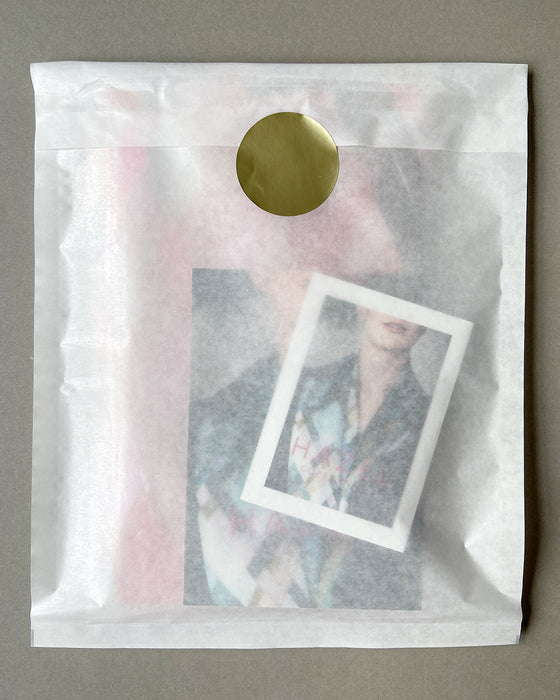 Silketørklæde - Lilla kvadratisk - 100% ægte SILKE TWILL - HAZEL Cph - 65 x 65 cm - Kardinal des Parfums No. 14