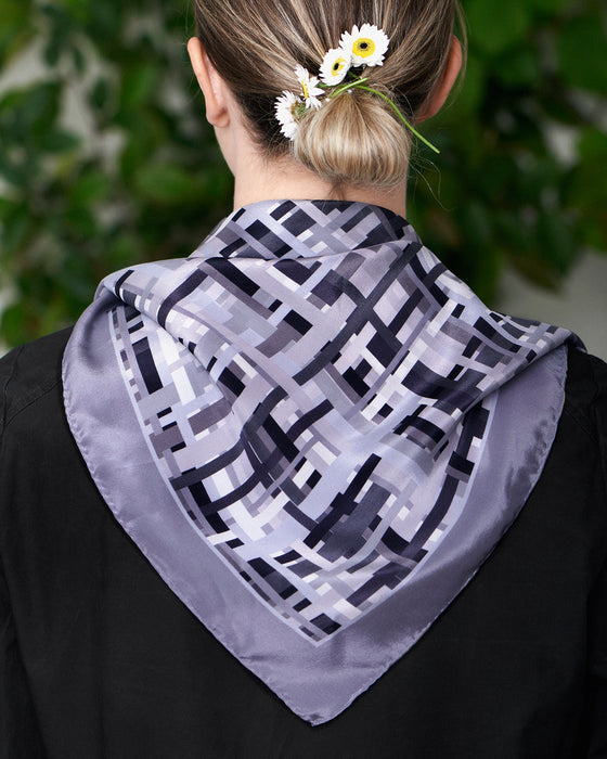 Silketørklæde - Grå farve - luksuriøst - HAZEL Cph - Interlacing - 65 x 65 cm Blue Granite No. 5